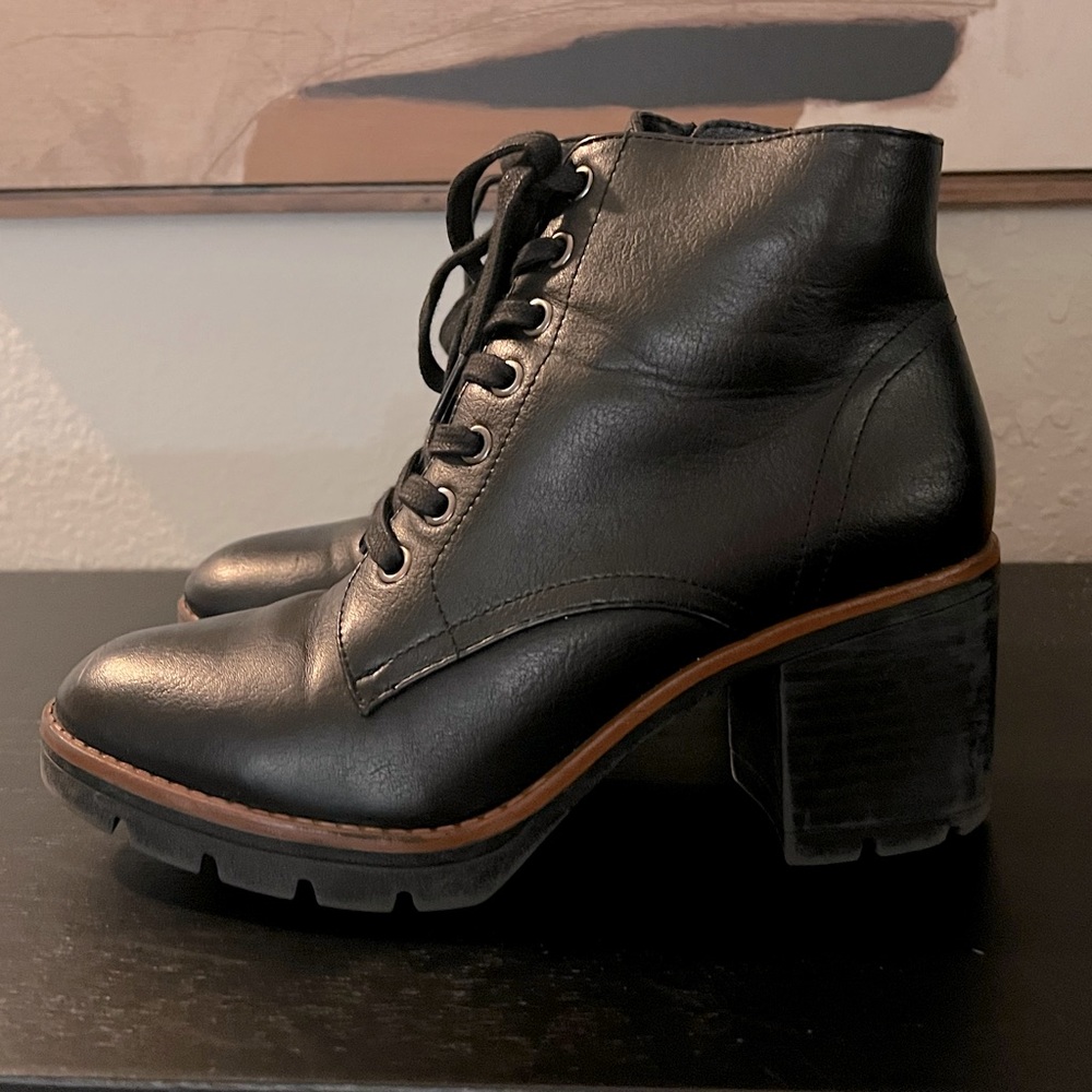 Naturalized Lace-up Boots